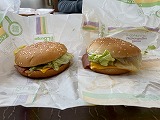 パティの入っていないベーコンレタスバーガー
